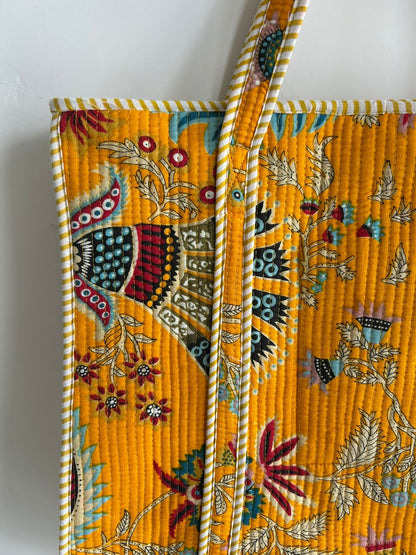 Stylish Tote Bag | Eco-Friendly Reusable Beach & Travel Tote | Fashionable Women’s Handbag with Print Design