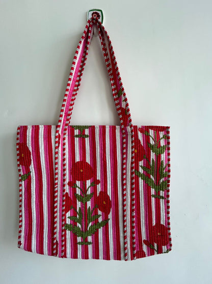 Stylish Tote Bag | Eco-Friendly Reusable Beach & Travel Tote | Fashionable Women’s Handbag with Print Design