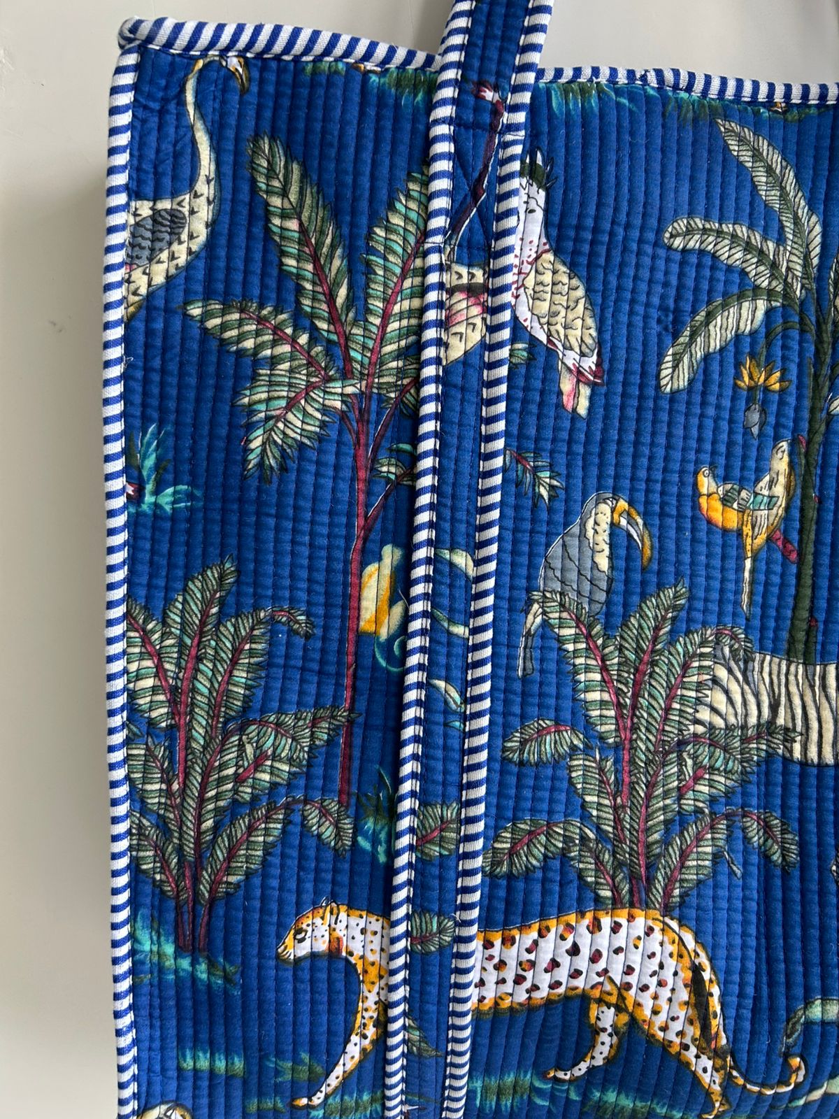 Stylish Tote Bag | Eco-Friendly Reusable Beach & Travel Tote | Fashionable Women’s Handbag with Print Design