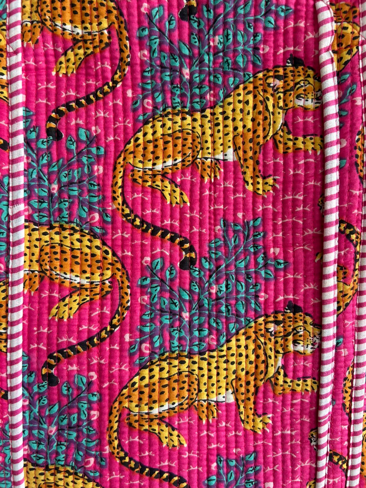 Stylish Tote Bag | Eco-Friendly Reusable Beach & Travel Tote | Fashionable Women’s Handbag with Print Design