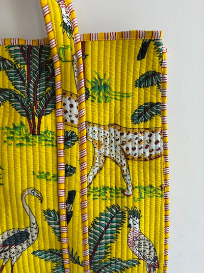 Stylish Tote Bag | Eco-Friendly Reusable Beach & Travel Tote | Fashionable Women’s Handbag with Print Design