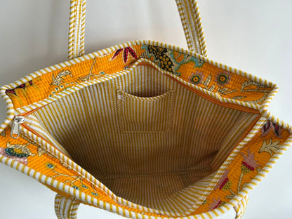 Stylish Tote Bag | Eco-Friendly Reusable Beach & Travel Tote | Fashionable Women’s Handbag with Print Design