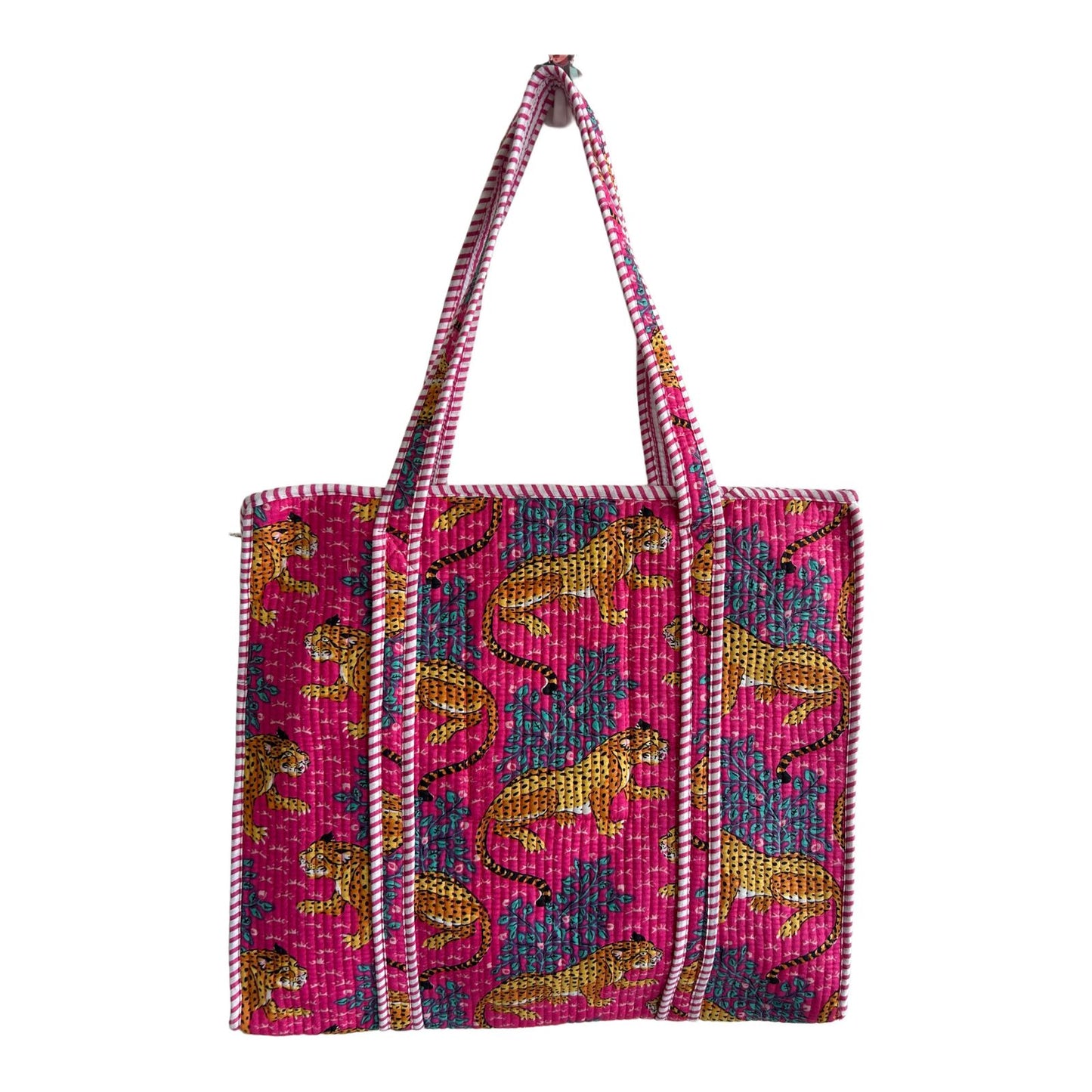 Stylish Tote Bag | Eco-Friendly Reusable Beach & Travel Tote | Fashionable Women’s Handbag with Print Design