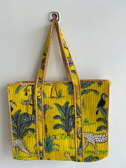 Stylish Tote Bag | Eco-Friendly Reusable Beach & Travel Tote | Fashionable Women’s Handbag with Print Design