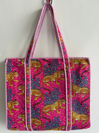 Stylish Tote Bag | Eco-Friendly Reusable Beach & Travel Tote | Fashionable Women’s Handbag with Print Design