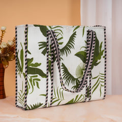 Stylish Tote Bag | Eco-Friendly Reusable Beach & Travel Tote | Fashionable Women’s Handbag with Print Design