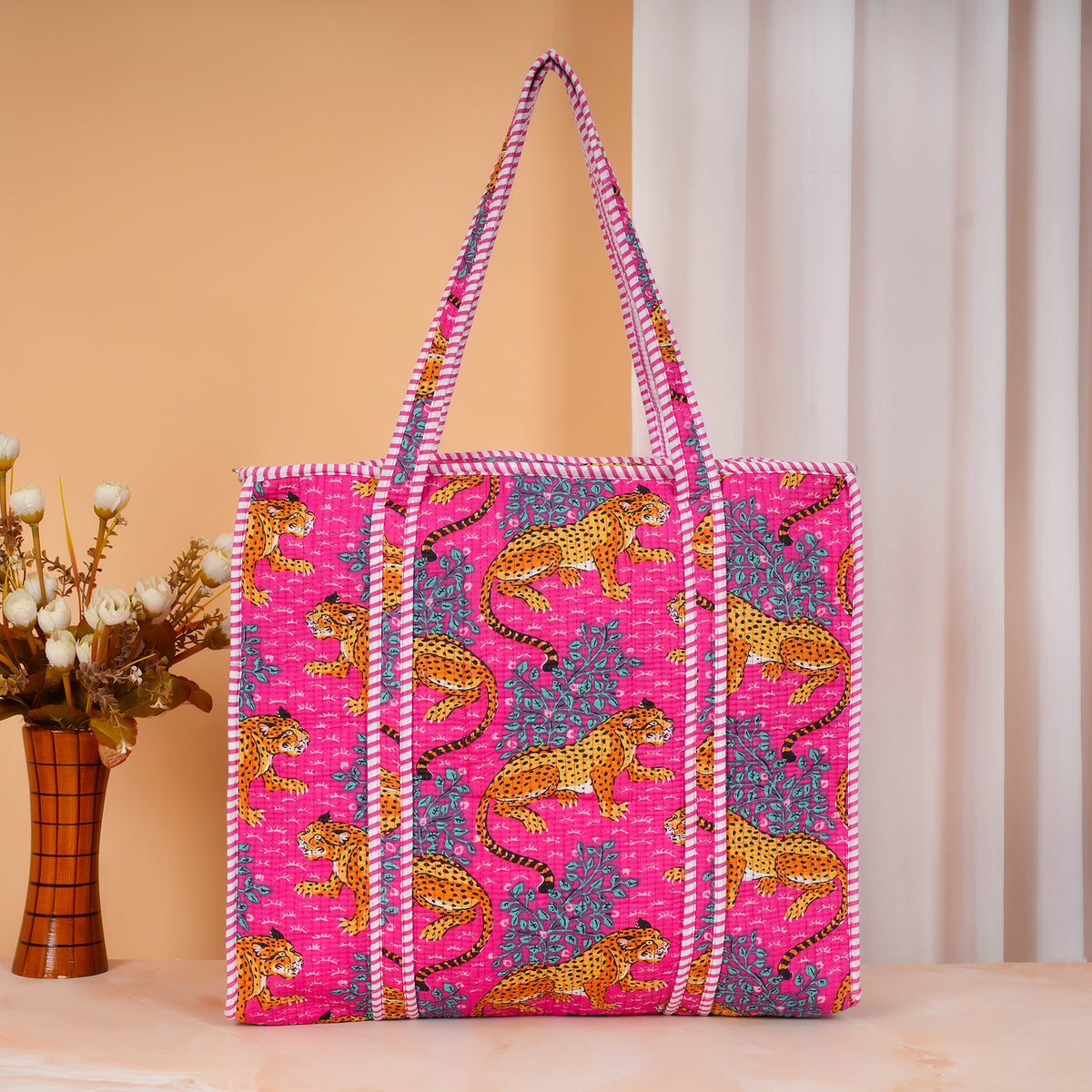 Stylish Tote Bag | Eco-Friendly Reusable Beach & Travel Tote | Fashionable Women’s Handbag with Print Design