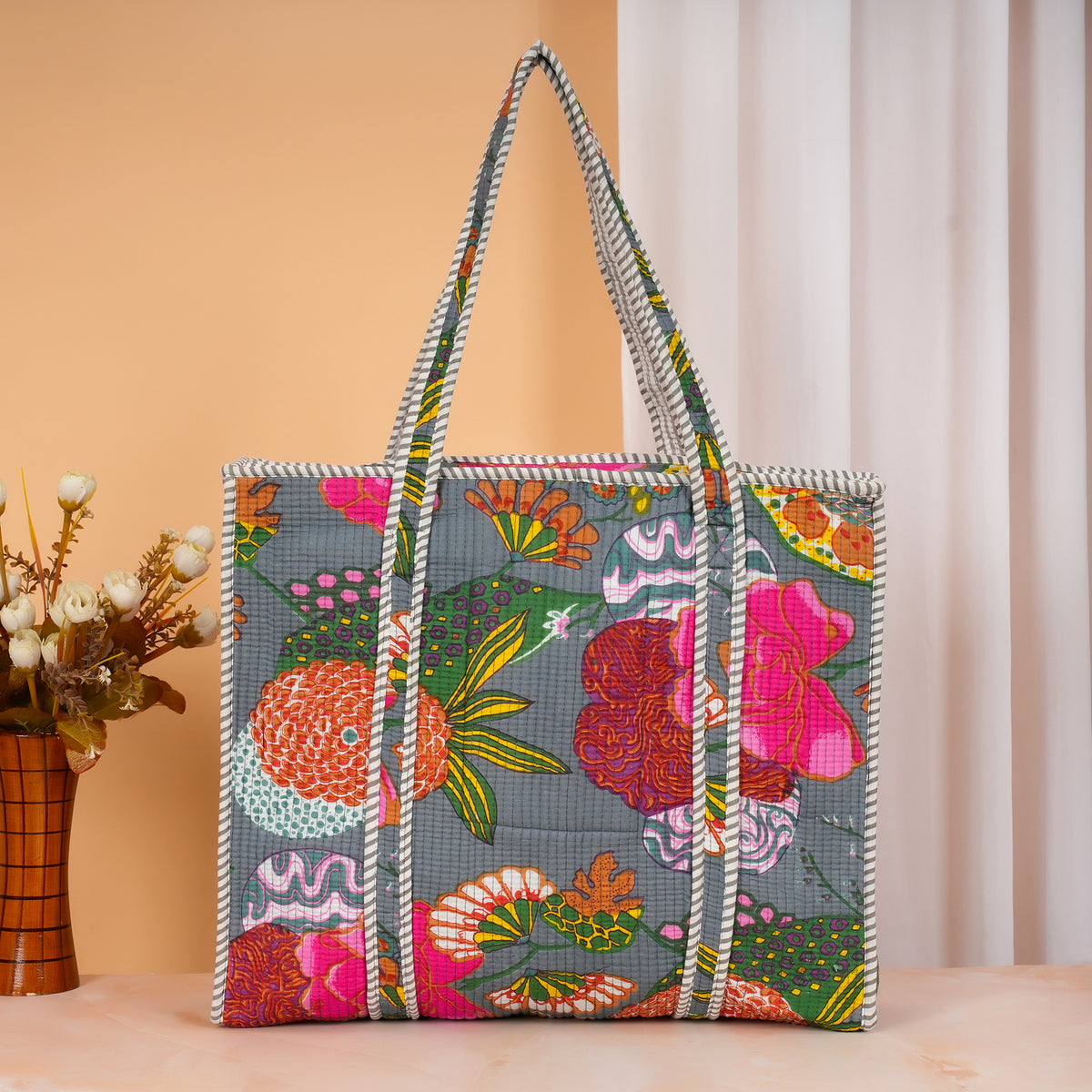 Stylish Tote Bag | Eco-Friendly Reusable Beach & Travel Tote | Fashionable Women’s Handbag with Print Design