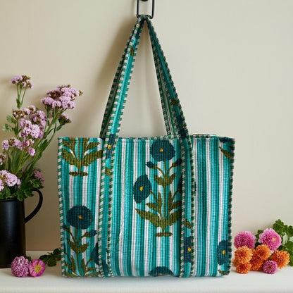 Stylish Tote Bag | Eco-Friendly Reusable Beach & Travel Tote | Fashionable Women’s Handbag with Flower Print Design