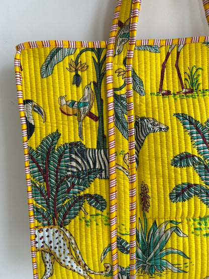 Stylish Tote Bag | Eco-Friendly Reusable Beach & Travel Tote | Fashionable Women’s Handbag with Print Design