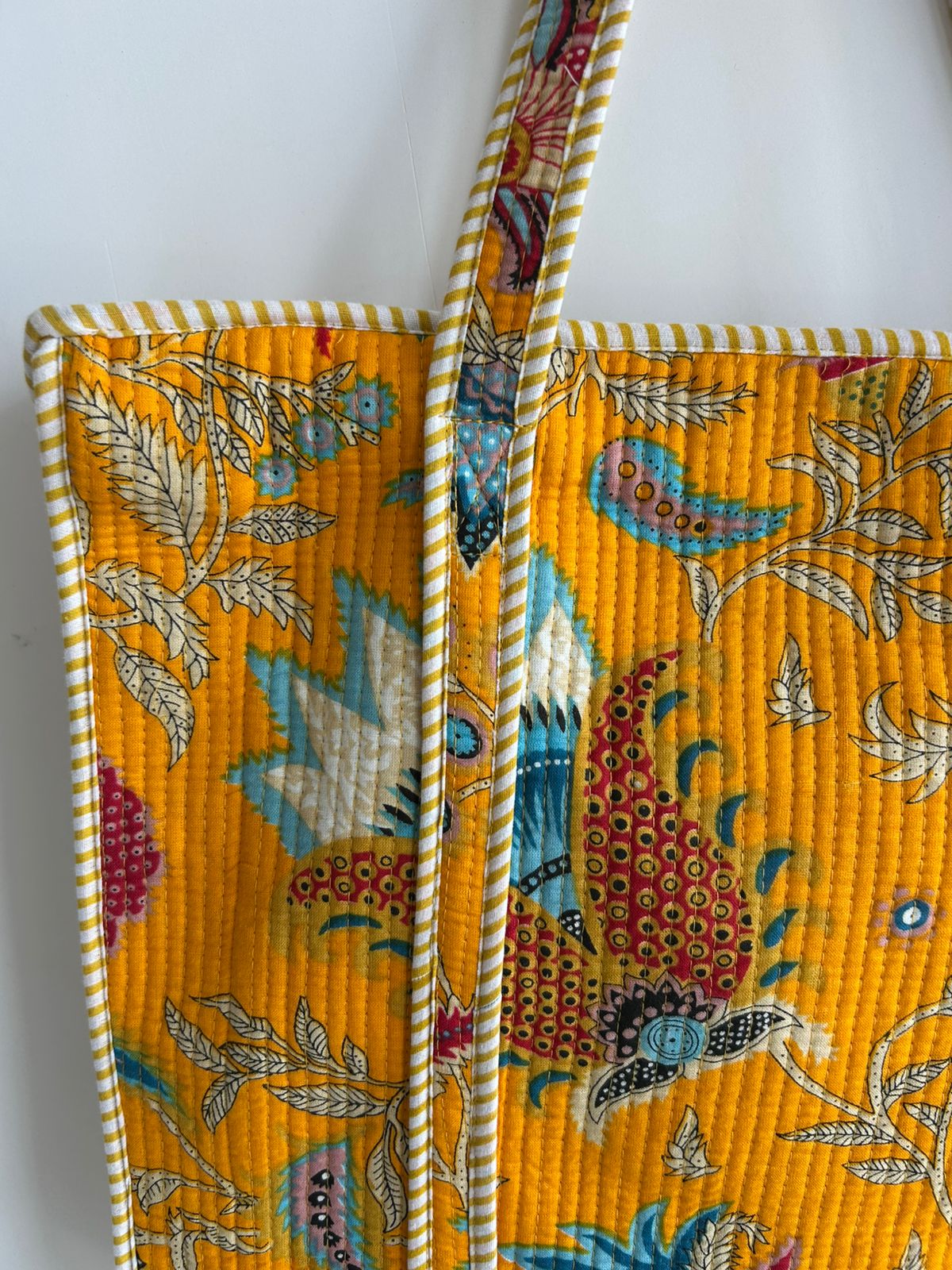 Stylish Tote Bag | Eco-Friendly Reusable Beach & Travel Tote | Fashionable Women’s Handbag with Print Design