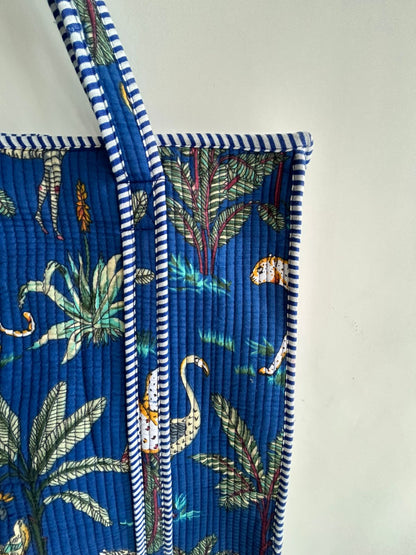Stylish Tote Bag | Eco-Friendly Reusable Beach & Travel Tote | Fashionable Women’s Handbag with Print Design