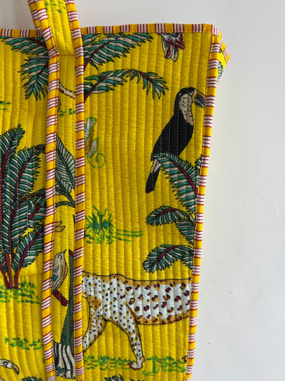 Stylish Tote Bag | Eco-Friendly Reusable Beach & Travel Tote | Fashionable Women’s Handbag with Print Design