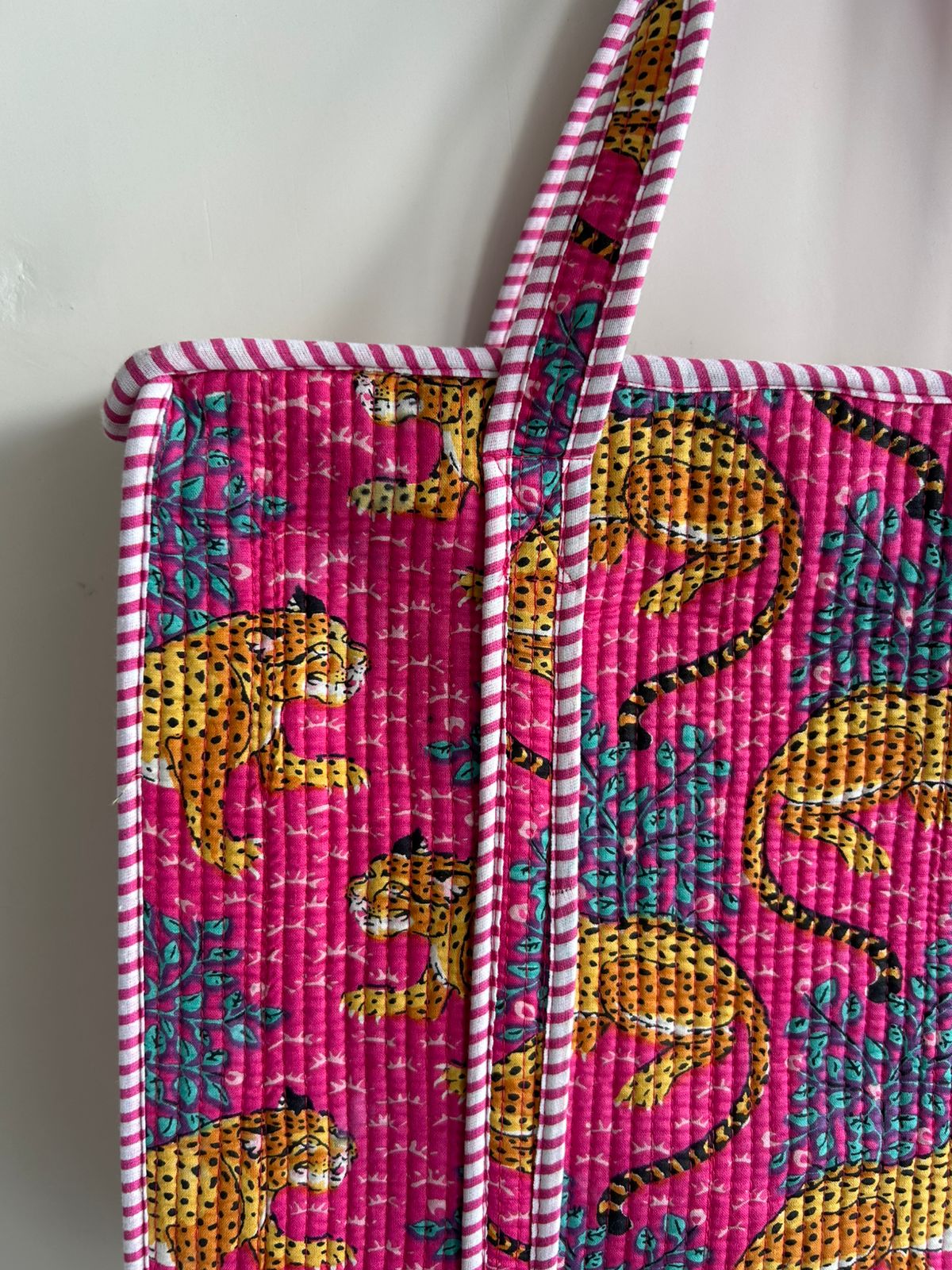 Stylish Tote Bag | Eco-Friendly Reusable Beach & Travel Tote | Fashionable Women’s Handbag with Print Design