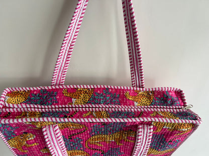 Stylish Tote Bag | Eco-Friendly Reusable Beach & Travel Tote | Fashionable Women’s Handbag with Print Design